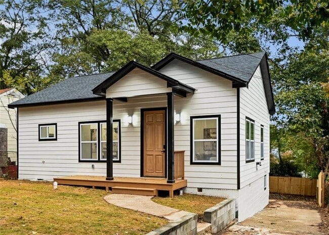 Building Photo - 1271 Pine Ave