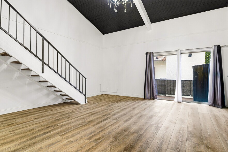 Building Photo - 5460 White Oak Ave