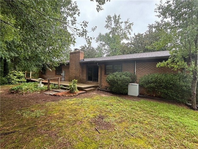 Building Photo - 115 Sharon Dr