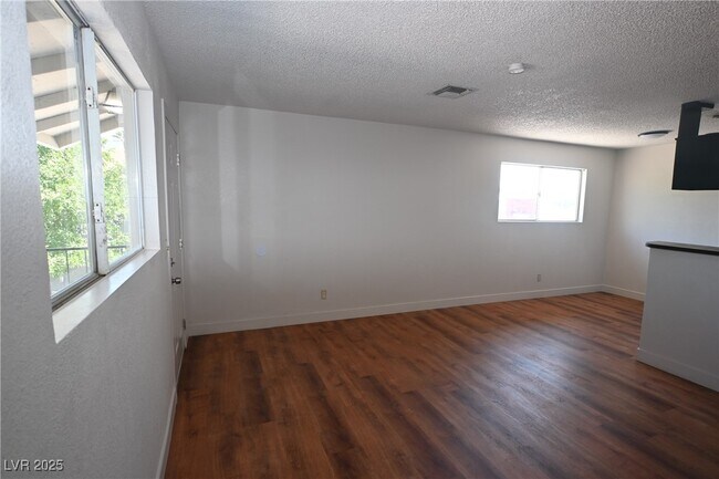 Building Photo - 1512 Cobb Ln