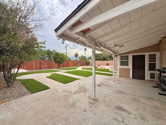 Building Photo - Spacious Three-Bedroom Two-Bathroom Home with large yard $3,095