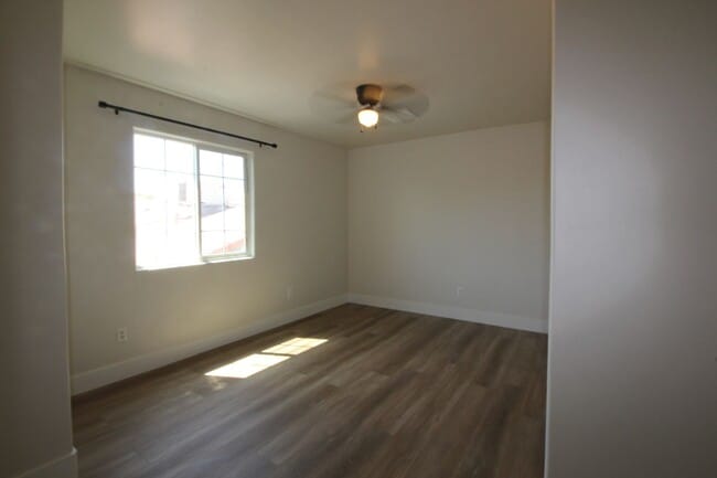 Building Photo - 9405 Salinger St