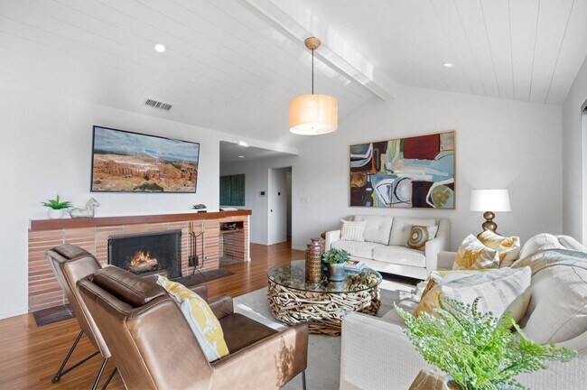 Building Photo - 3772 San Rafael Ave