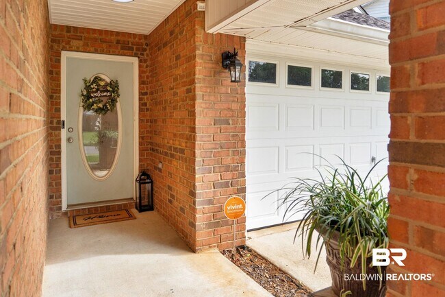 Building Photo - 8254 Magnolia Village Dr N