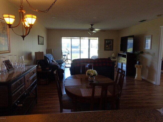 Building Photo - 412 Meadowlark Ln