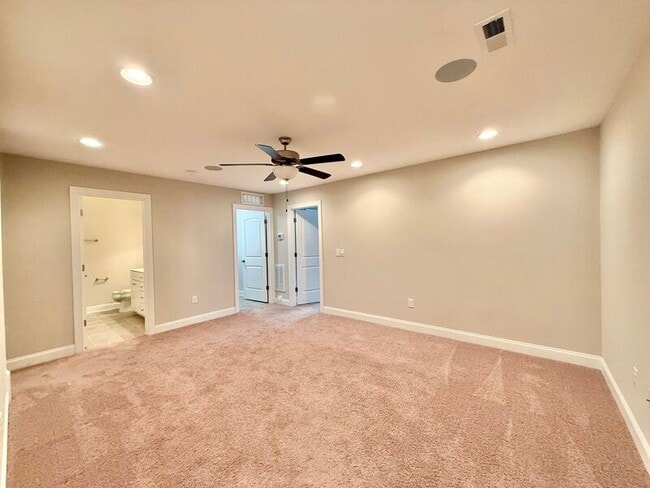 Building Photo - 1019 Monmouth Loop