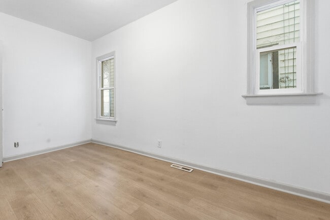 Building Photo - 6118 24th Ave