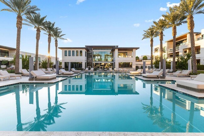 Building Photo - 6587 N Palmeraie Blvd