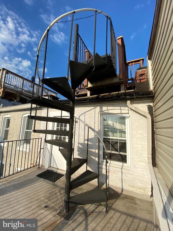 Building Photo - 1444 S Charles St