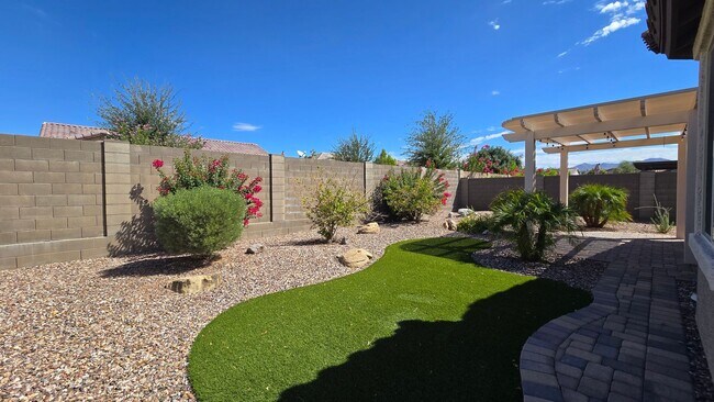 Building Photo - Gorgeous home in gated 55+ community of Canta Mia!