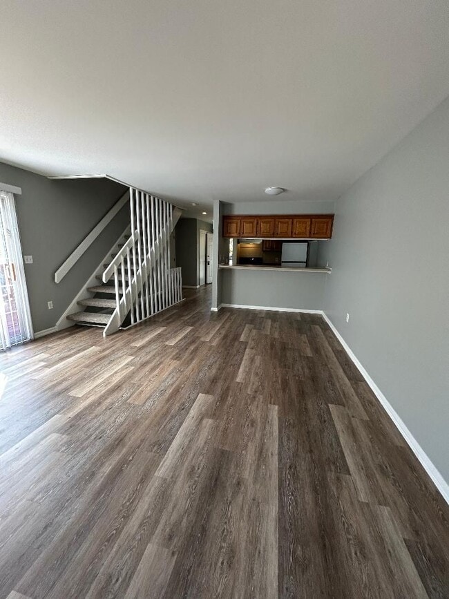 Building Photo - 3304-3306-3306 Kilwinning Pl