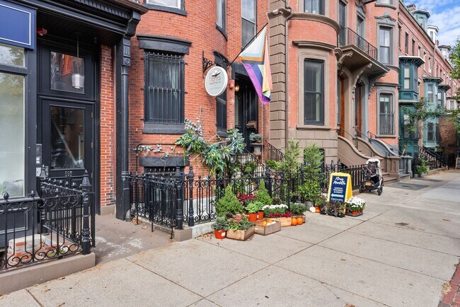 Building Photo - 597 Tremont St