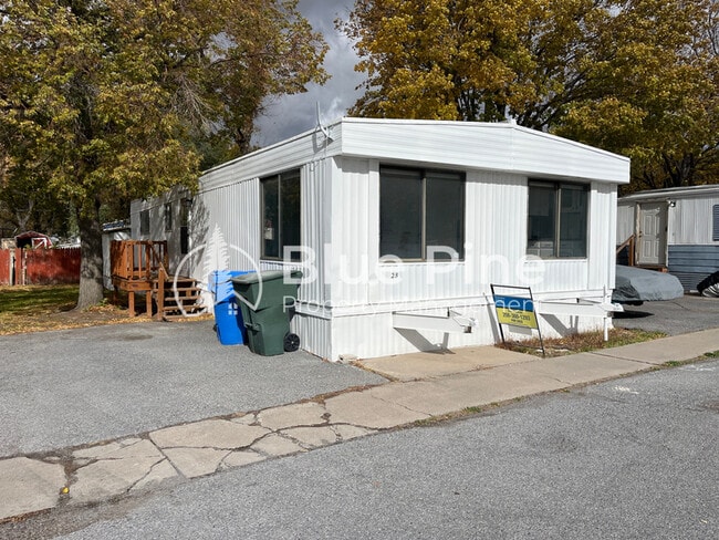 Primary Photo - 925 Wilson Ave