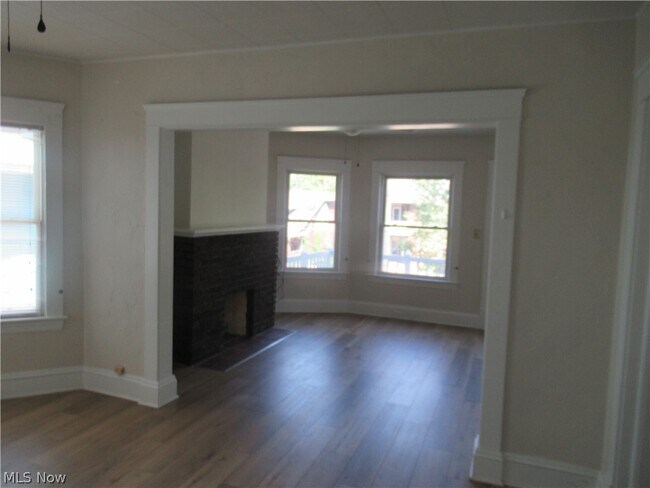 Building Photo - 1518 Ridgewood Ave