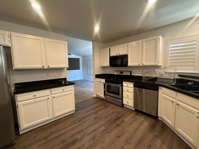 Building Photo - Adorable single story, 3 bedroom, 2 bath h...