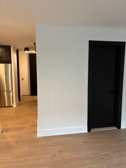 Building Photo - 1 E Scott St