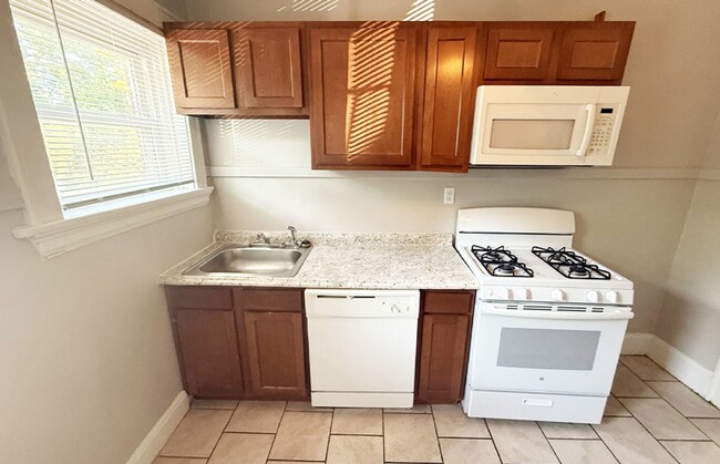 Building Photo - 415 Probasco St