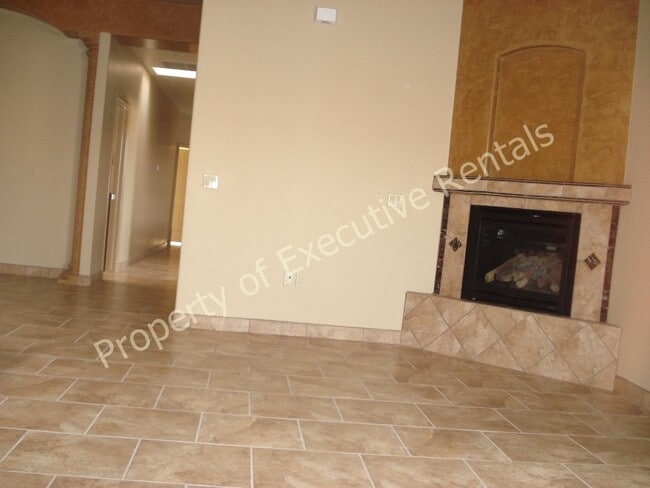 Building Photo - 4206 Tres Ninos Dr