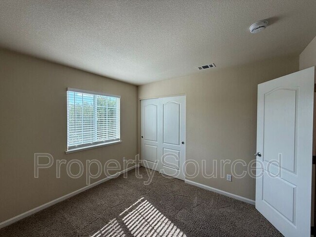 Building Photo - 1447 Hearthsong Dr