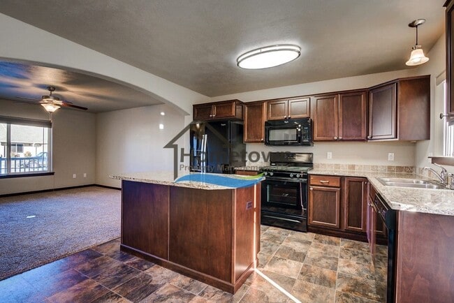 Building Photo - Spacious 4 bed 2.5 bath Home in Post Falls!