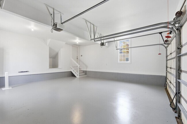 Building Photo - Welcome to Windmill Meadows!