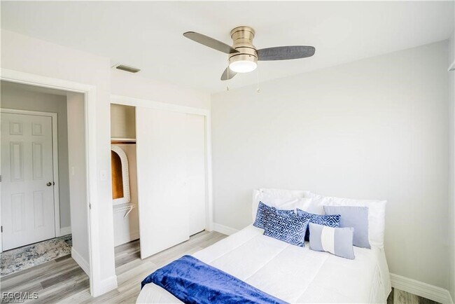 Building Photo - 1421 SE 29th Terrace