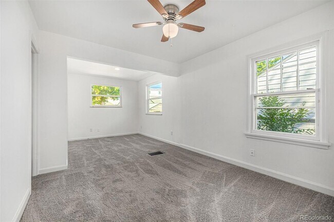 Building Photo - 1409 S Clermont St