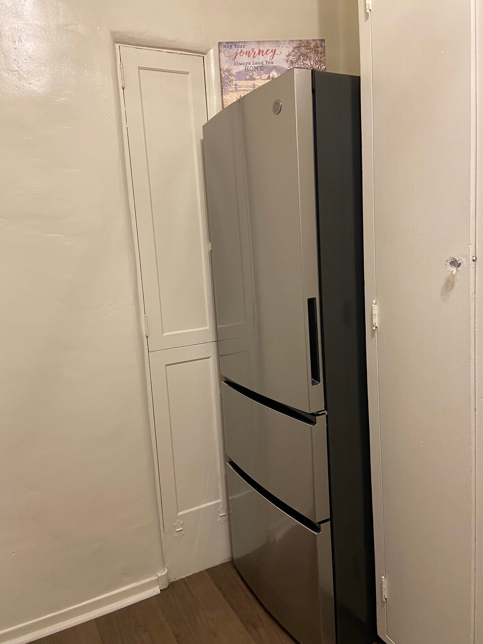 GE refrigerator with adjustable temperature drawer - 795 N 2nd St