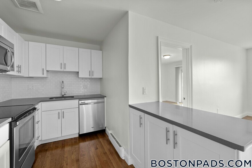 Building Photo - 134 Summer St