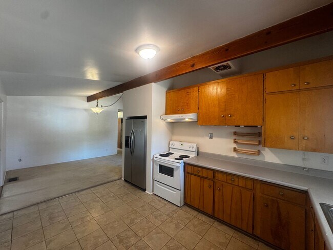 Building Photo - 3 Bed / 2 Bath Home Near Jerry Cline Park & Tennis Courts