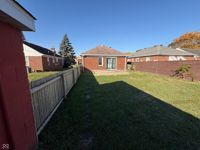 Building Photo - 1437 N Leland Ave