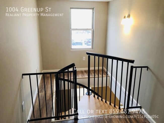 Building Photo - 1004 Greenup St