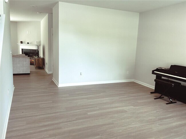 Building Photo - 109 Cedar Wood Trce