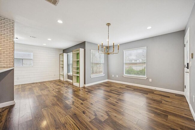 Building Photo - 2921 Pecan Springs Rd