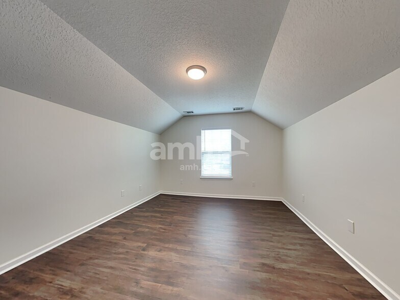 Building Photo - 632 Stonebridge Cir