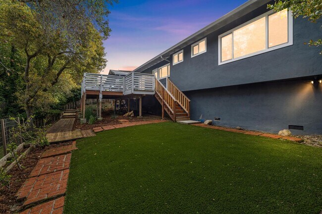 Building Photo - Updated Woodland Estates Home