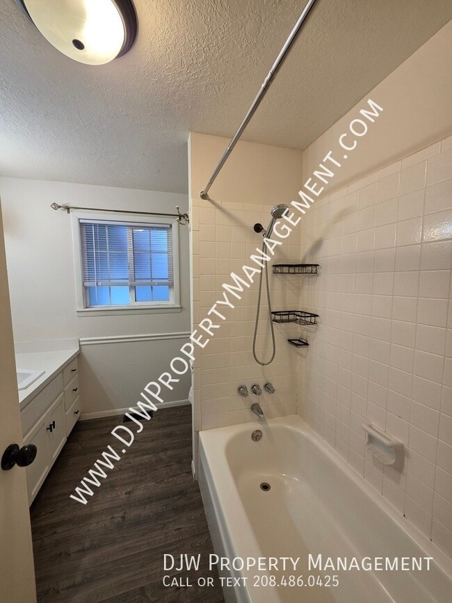 Building Photo - 9144 W Dalton Pl