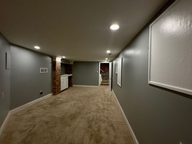 Building Photo - Charming 2Bed/2.5Bath in Washington Vilage - Extra Space in the Basement