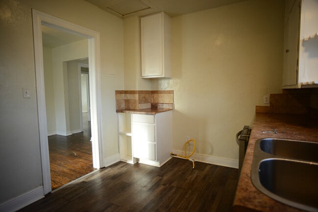 Building Photo - 3612 W Park Pl