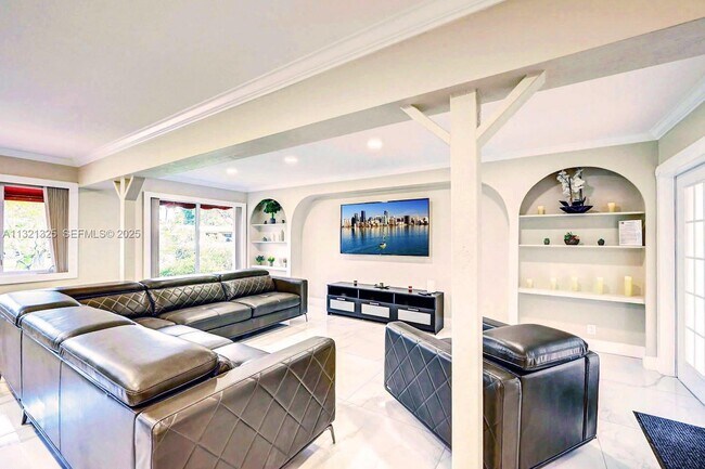 Building Photo - 1020 N 13th Terrace