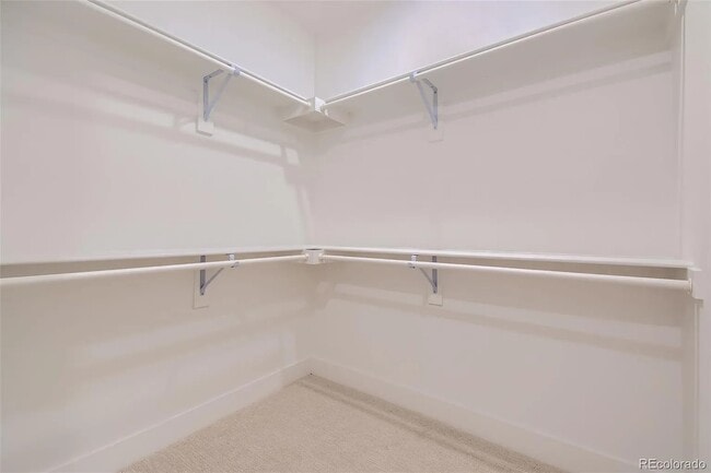 Building Photo - 388 E Orchard Rd