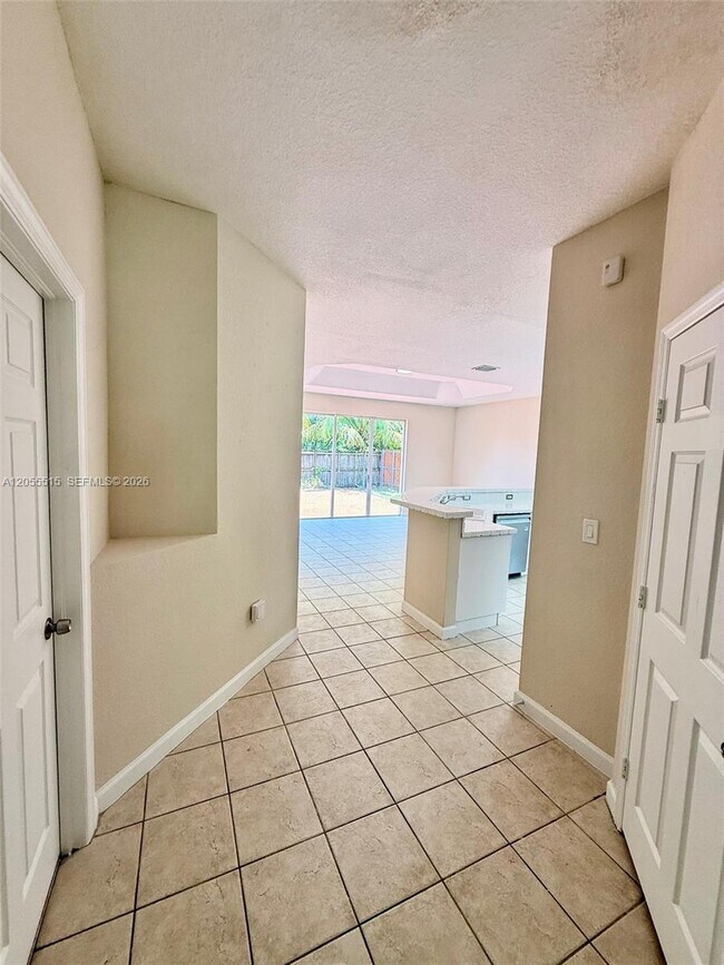 Building Photo - 2123 NE 38th Rd