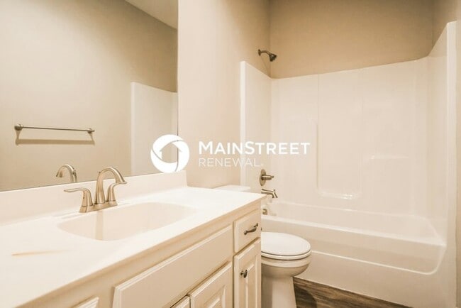 Building Photo - 4 Bedroom Pet-Friendly Home in Grain Valley, MO with Main Street Renewal