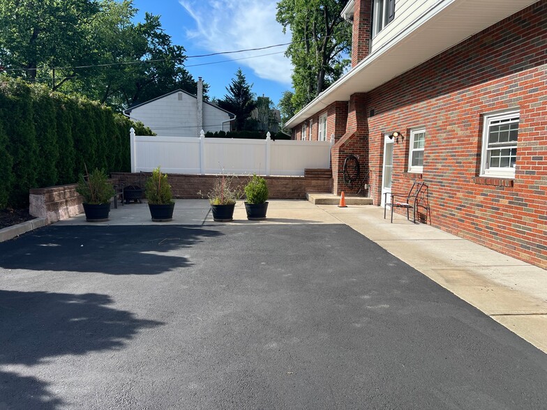 Building Photo - 38 Hillsdale Rd