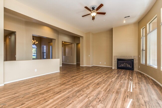 Building Photo - 951 W Orchard Ln