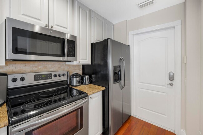 Building Photo - 2058 Tarpon Lake Way