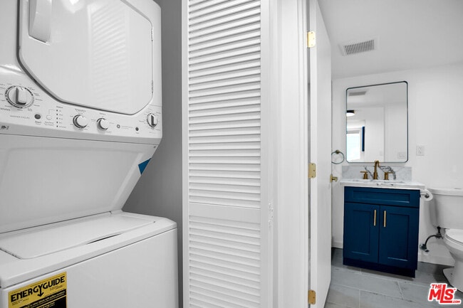 Building Photo - 1021 N Genesee Ave