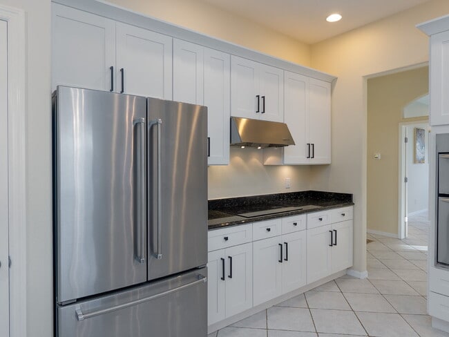 Building Photo - "Spacious 3-Bedroom Oasis with 2 Baths and 2,287 Sq Ft in Bradenton!"