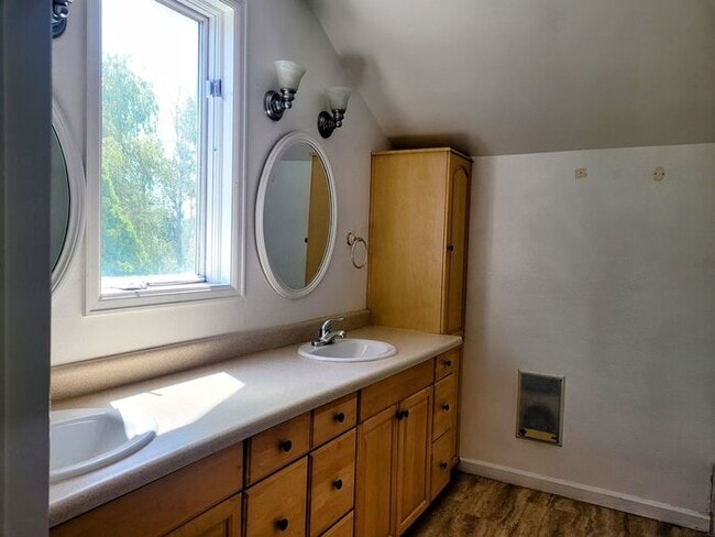 Building Photo - Fresh Air Country Living 4 Bedroom, 2.5 bath