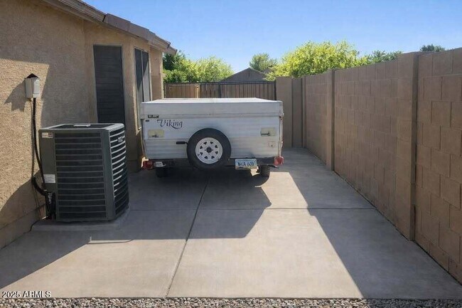 Building Photo - 4030 W Hide Trl